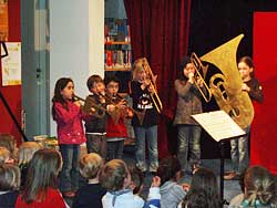 Kinder während einer Veranstaltung in der Bücherhalle Lokstedt